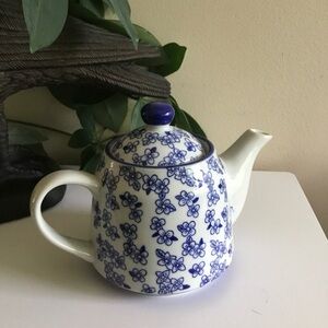 Porcelain One-Cup Teapot w. Strainer